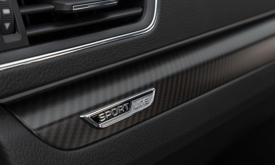 Детали интерьера Skoda Superb Combi 4x4 SportLine 2019 года  (UK) (фото 22 из 34)